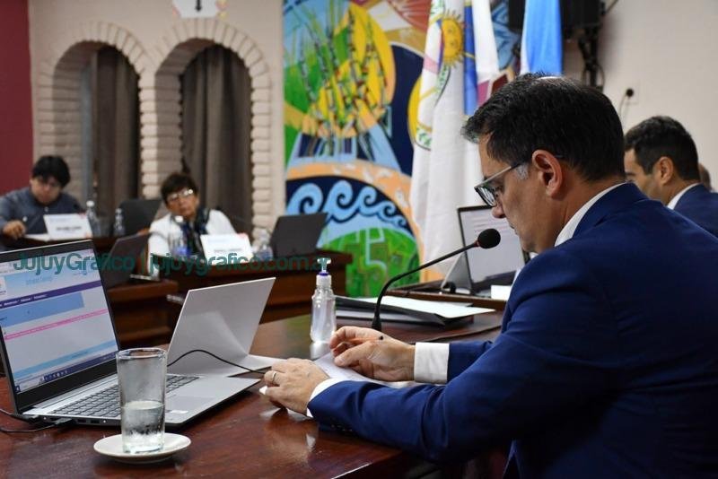 El Concejo Deliberante de San Salvador aprobó el aumento mensualizado de los colectivos 3 El Concejo Deliberante de San Salvador aprobó el aumento mensualizado de los colectivos 3